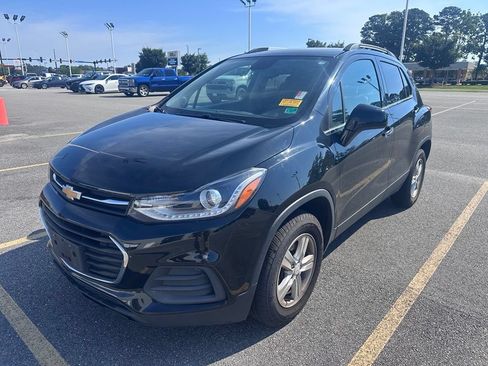 Used 2019 Chevrolet Trax LT w/ LT Convenience Package AWD/4WD image 2
