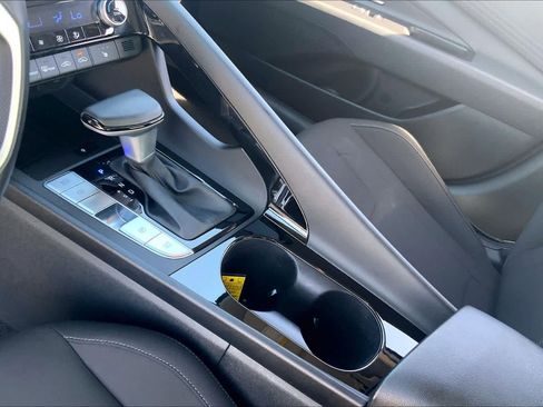 Used 2025 Hyundai Elantra SEL image 16