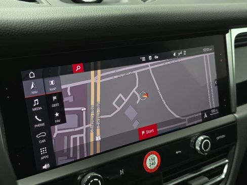 Certified 2023 Porsche Macan AWD/4WD image 17