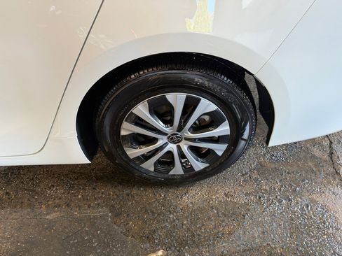Used 2021 Toyota Prius Prime LE w/ Carpet Mat Package (TMS) FWD image 26