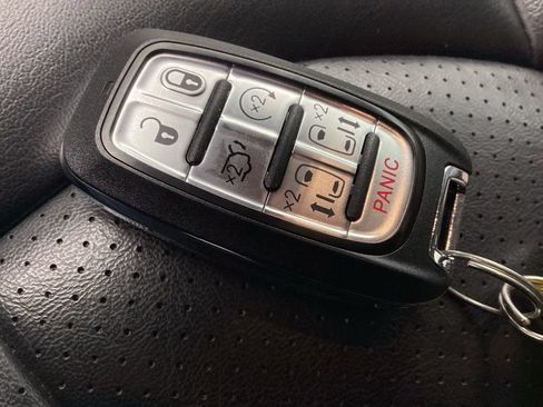 Used 2023 Chrysler Pacifica Touring-L FWD image 33