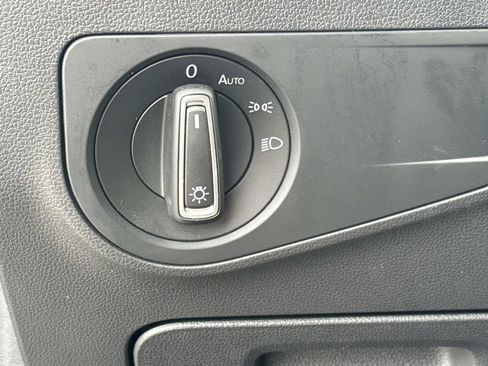 Used 2019 Volkswagen Tiguan SE w/ Panoramic Sunroof Package FWD image 23