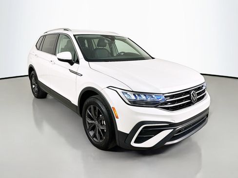 Used 2023 Volkswagen Tiguan SE AWD/4WD image 3