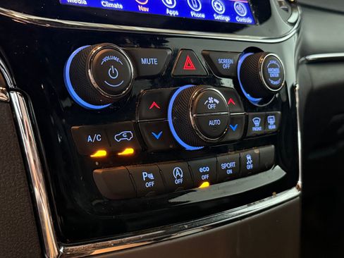 Used 2020 Jeep Grand Cherokee Limited w/ Luxury Group II image 27