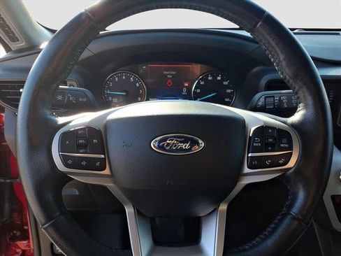 Used 2022 Ford Explorer XLT image 31