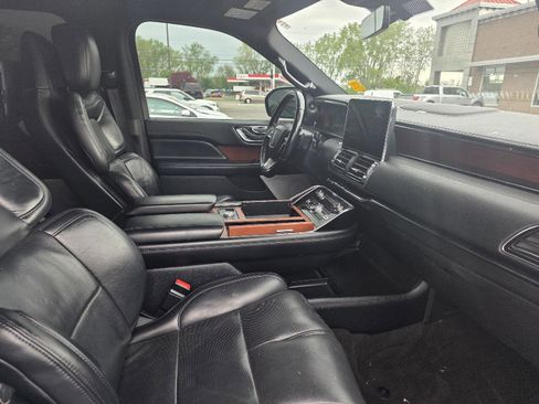 Used 2020 Lincoln Navigator L Reserve w/ Equipment Group 208A Reserve AWD/4WD image 8
