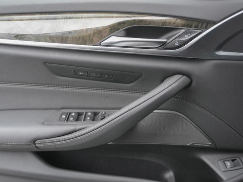 Certified 2023 BMW 530i xDrive w/ Premium Package image 26