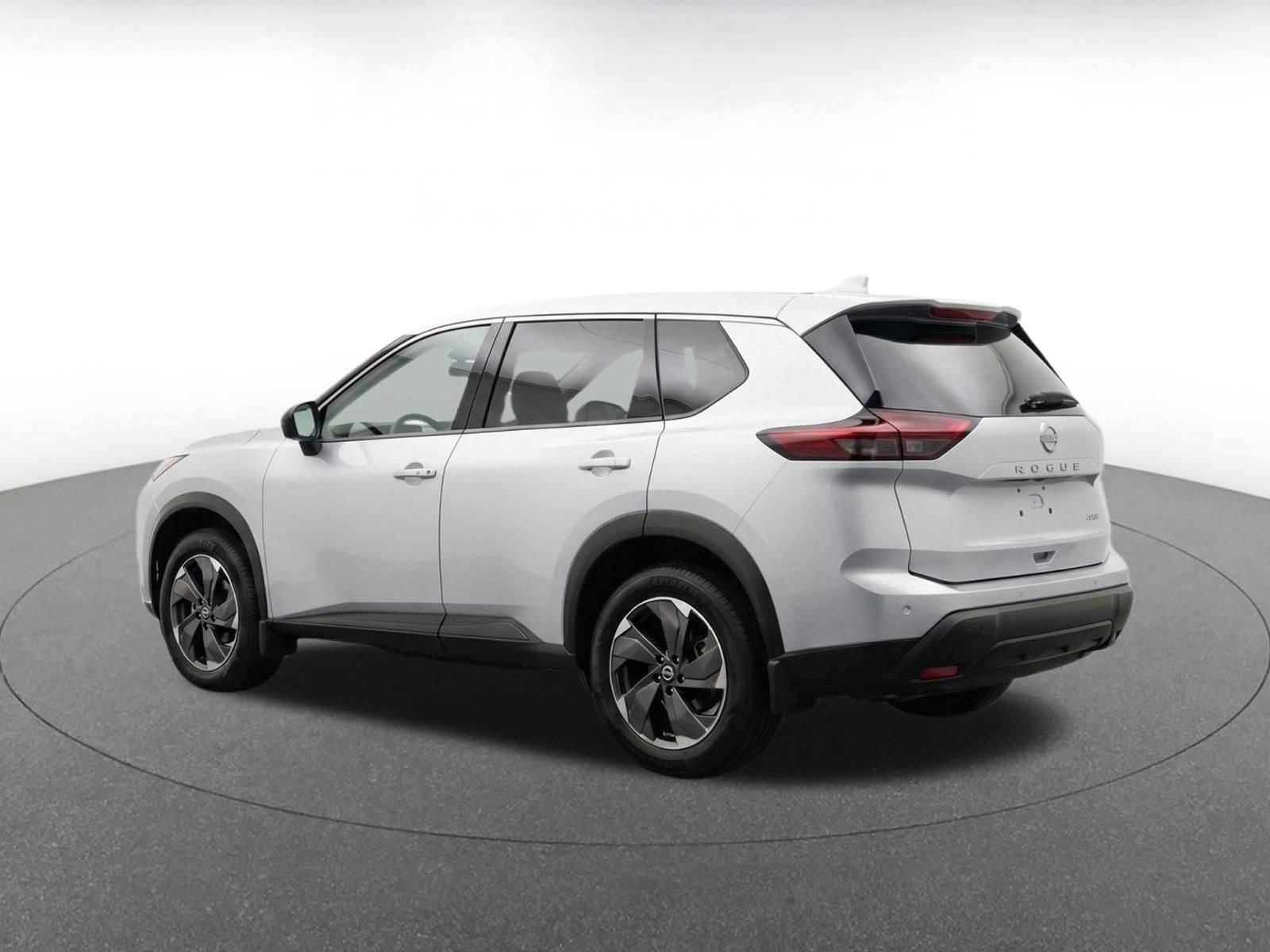 Used 2025 Nissan Rogue SV AWD/4WD image 6