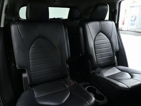 Used 2022 Toyota Highlander XLE image 15