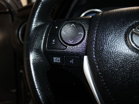 Used 2018 Toyota Corolla SE FWD image 16