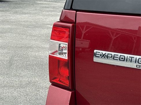 Used 2013 Ford Expedition XLT image 9