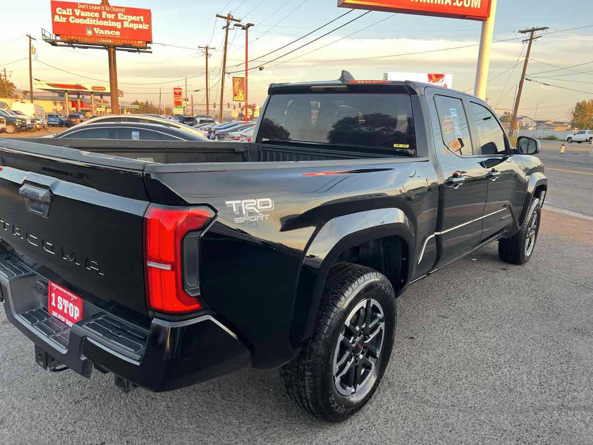Used 2024 Toyota Tacoma TRD Sport AWD/4WD image 5