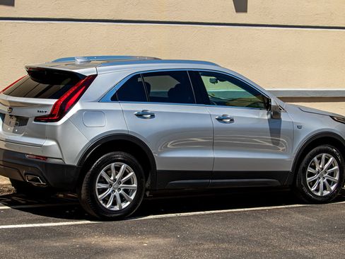 Used 2021 Cadillac XT4 Luxury w/ Cold Weather Package AWD/4WD image 10