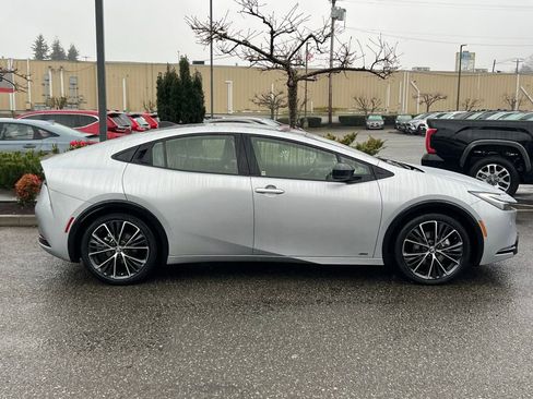 Used 2024 Toyota Prius XLE image 6