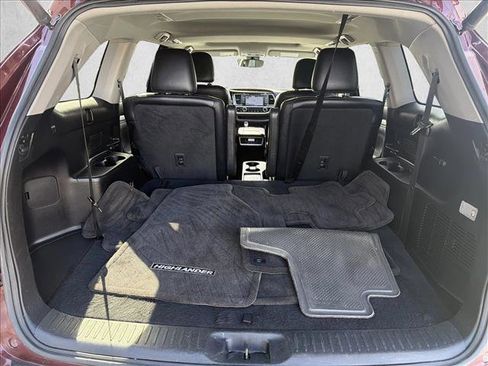 Used 2017 Toyota Highlander XLE image 26