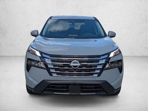 Used 2026 Nissan Rogue SV FWD image 2