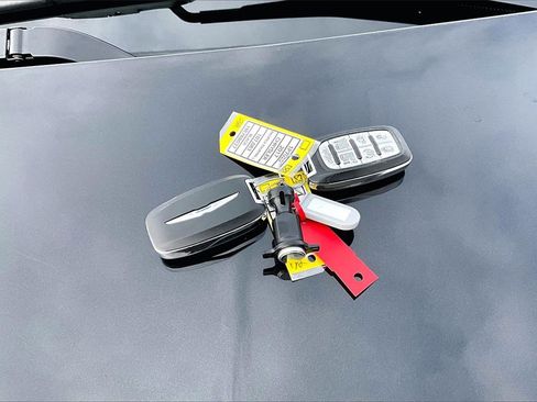 Used 2017 Chrysler Pacifica Touring-L image 11