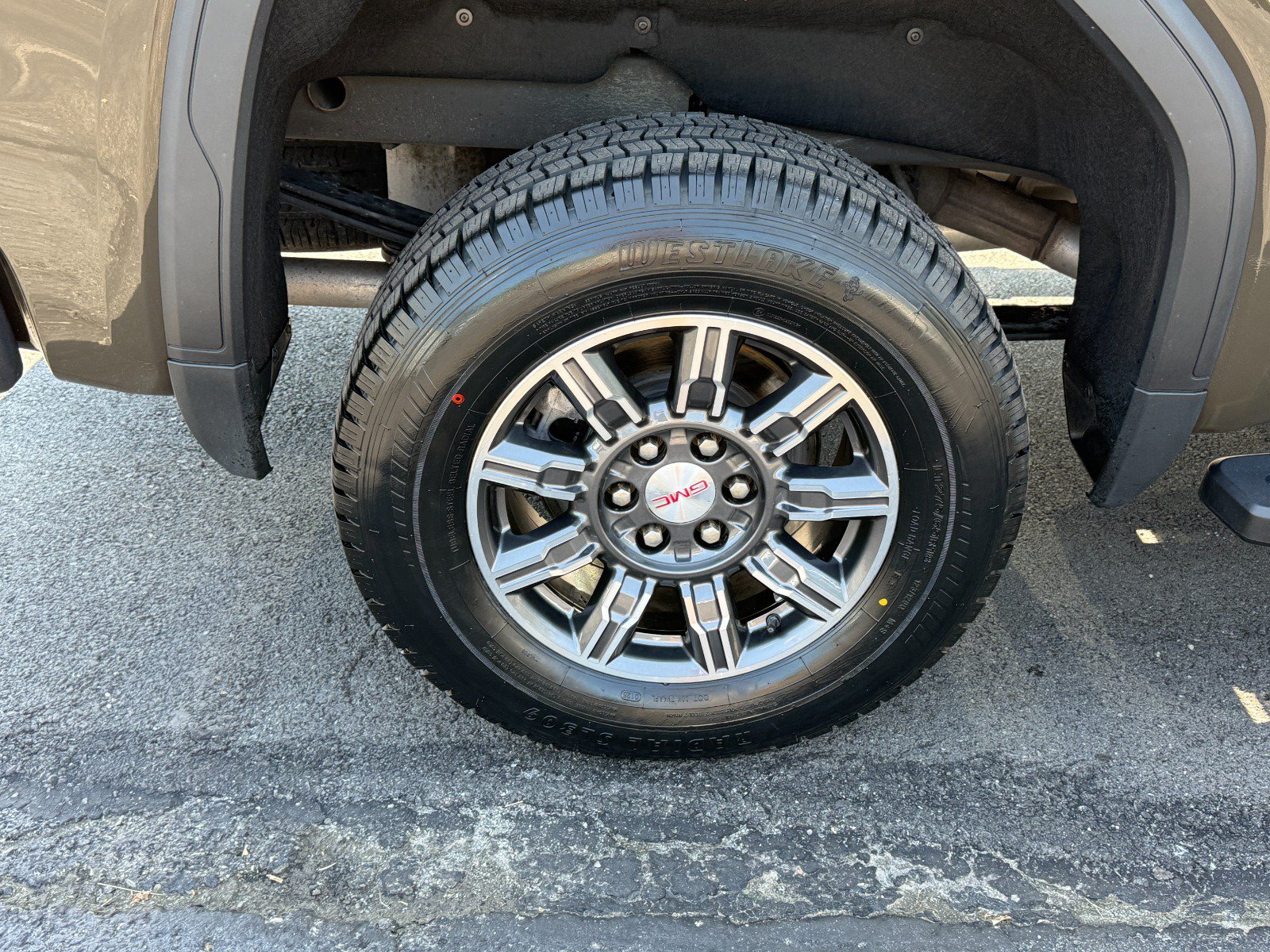 Certified 2024 GMC Sierra 1500 AT4 w/ AT4 Preferred Package AWD/4WD image 11