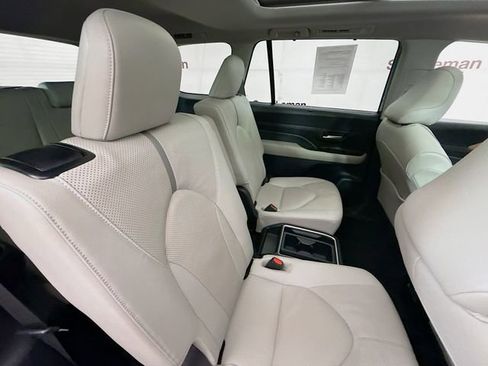 Used 2024 Toyota Grand Highlander AWD image 29
