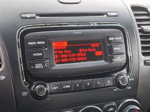 Used 2018 Kia Forte LX FWD image 3