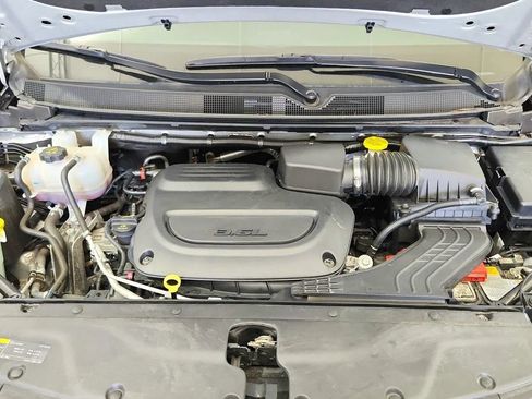Used 2024 Chrysler Pacifica Touring-L FWD image 40