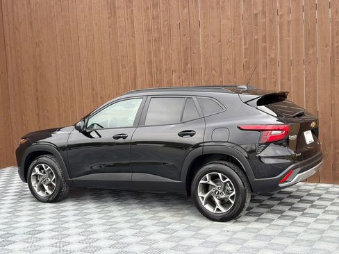 Used 2025 Chevrolet Trax LT w/ LT Convenience Package FWD image 15