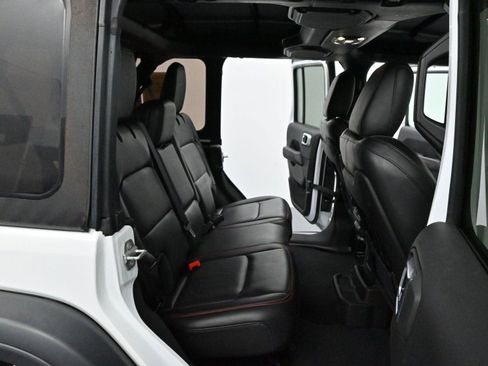 Used 2022 Jeep Wrangler Unlimited Rubicon w/ Cold Weather Group image 32