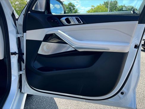 Used 2025 BMW X7 M60i image 22