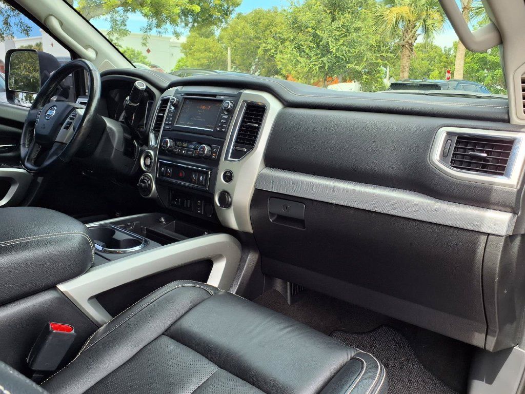Used 2018 Nissan Titan PRO-4X w/ Pro-4x Convenience Package AWD/4WD image 13