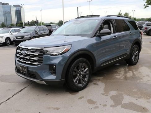 Used 2025 Ford Explorer Active w/ Active Comfort Package AWD/4WD image 3