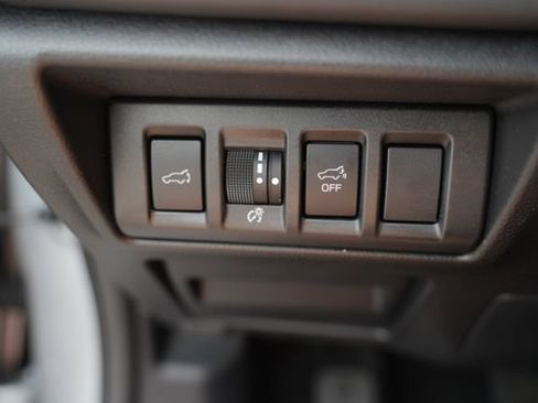 Used 2025 Subaru Outback Limited AWD/4WD image 35