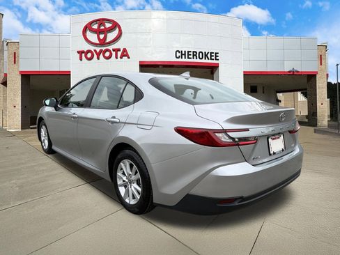 Used 2025 Toyota Camry LE FWD image 8
