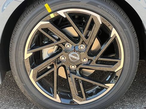 New 2026 Nissan Sentra SR w/ Floor Mat Package FWD image 6