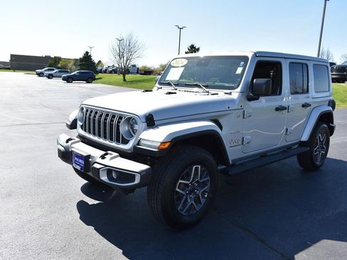 Used 2024 Jeep Wrangler Unlimited Sahara w/ Dual Top Group AWD/4WD image 9