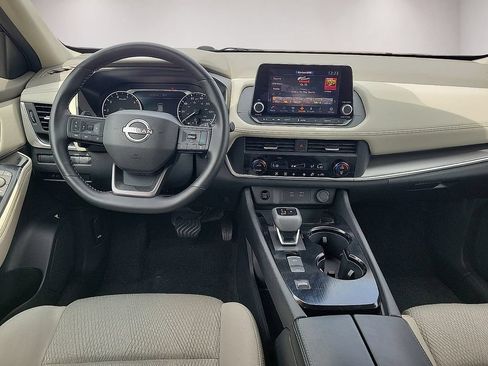 Used 2025 Nissan Rogue SV FWD image 10