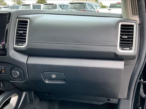 Used 2023 Nissan Frontier SV w/ SV Premium Package image 18