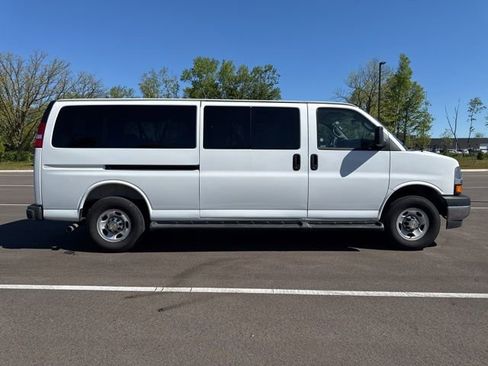 Used 2025 Chevrolet Express 3500 LT w/ LT Preferred Equipment Group RWD image 6
