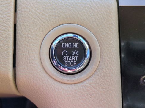 Used 2018 Ford Taurus Limited image 20