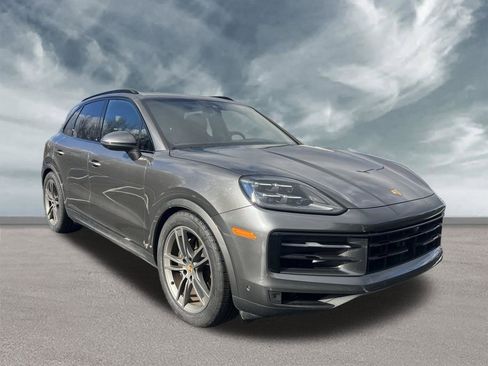Used 2024 Porsche Cayenne AWD/4WD image 7