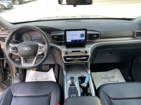 Used 2023 Ford Explorer XLT w/ Equipment Group 202A AWD/4WD image 22