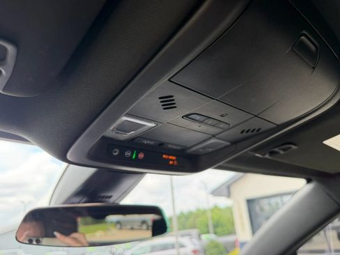 Used 2022 Cadillac XT5 Luxury w/ LPO, ONYX Package FWD image 32