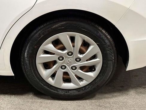 Used 2020 Hyundai Elantra SE w/ Cargo Package (C1) FWD image 14