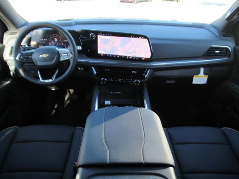 New 2026 Chevrolet Suburban Premier image 12