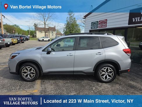 Used 2021 Subaru Forester Premium AWD/4WD image 8