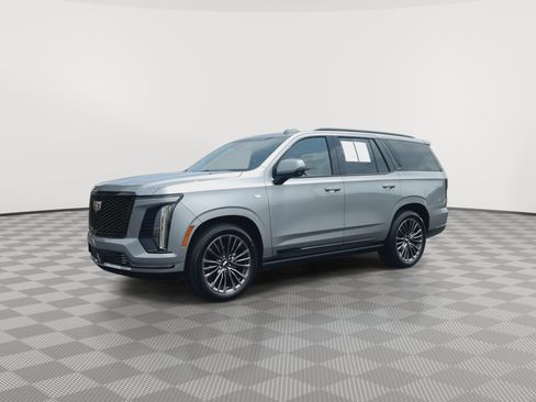 Certified 2025 Cadillac Escalade Sport Platinum w/ LPO, Floor Liner Package AWD/4WD image 4