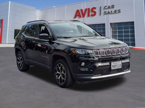 Used 2025 Jeep Compass Limited image 3