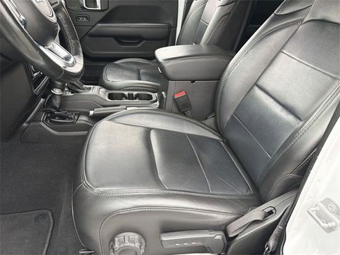 Used 2022 Jeep Wrangler Unlimited Sahara image 23