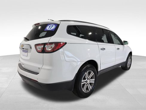Used 2017 Chevrolet Traverse LT FWD image 3
