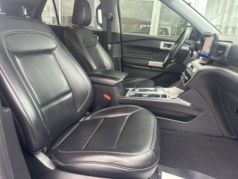 Used 2021 Ford Explorer XLT w/ Equipment Group 202A image 17