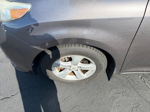 Used 2011 Toyota Sienna LE FWD image 9